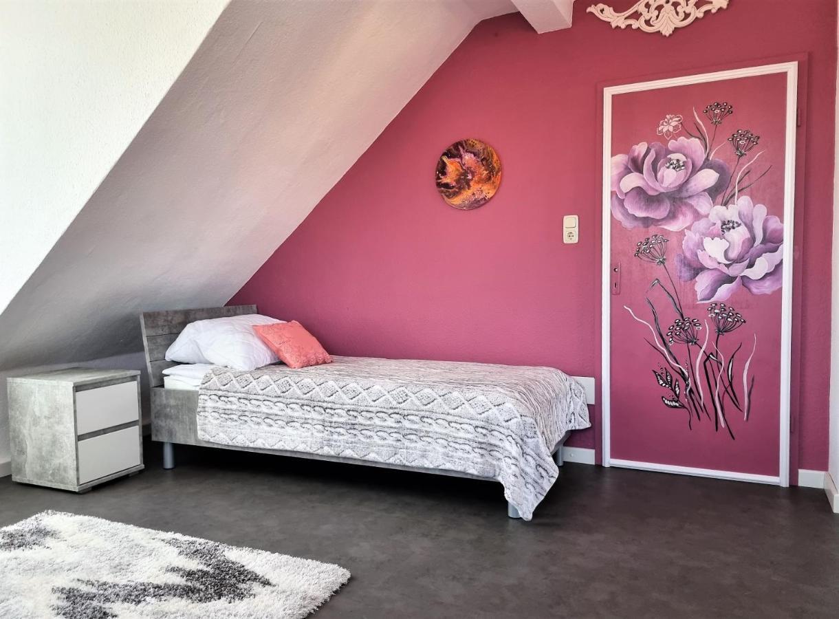 Apartment Bayreuth, Grosse Ferienwohnung Im Haus Mit Kunst, 3 Schlafzimmer, Kueche, Parkplatz Exterior photo