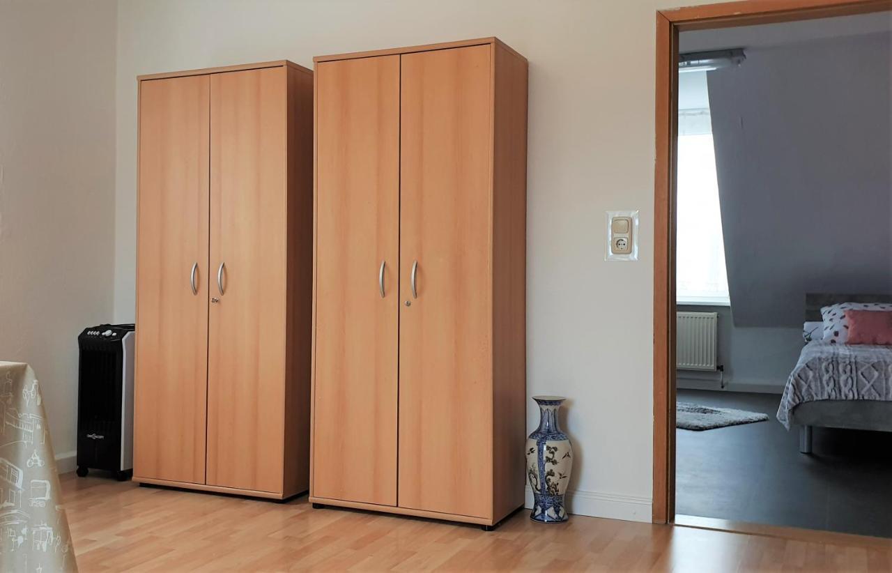 Apartment Bayreuth, Grosse Ferienwohnung Im Haus Mit Kunst, 3 Schlafzimmer, Kueche, Parkplatz Exterior photo