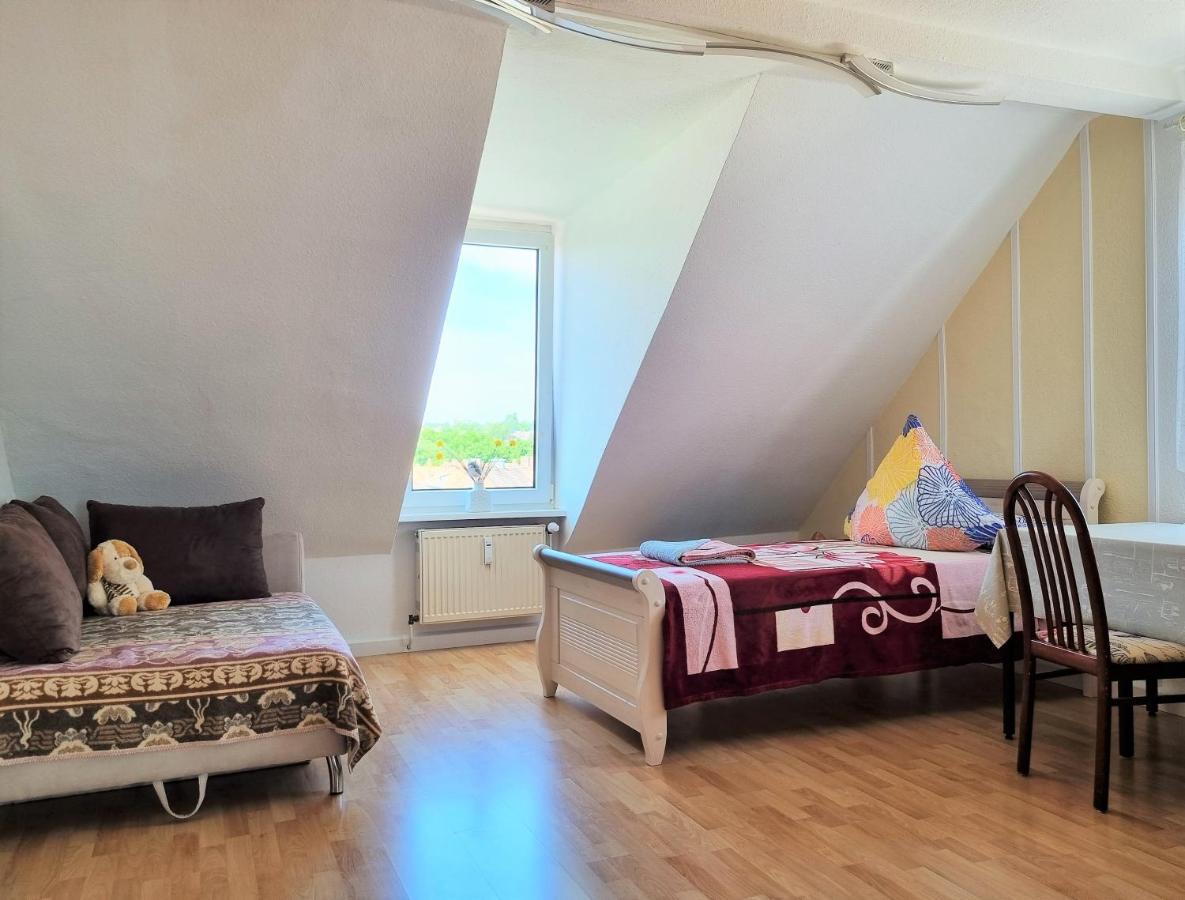 Apartment Bayreuth, Grosse Ferienwohnung Im Haus Mit Kunst, 3 Schlafzimmer, Kueche, Parkplatz Exterior photo
