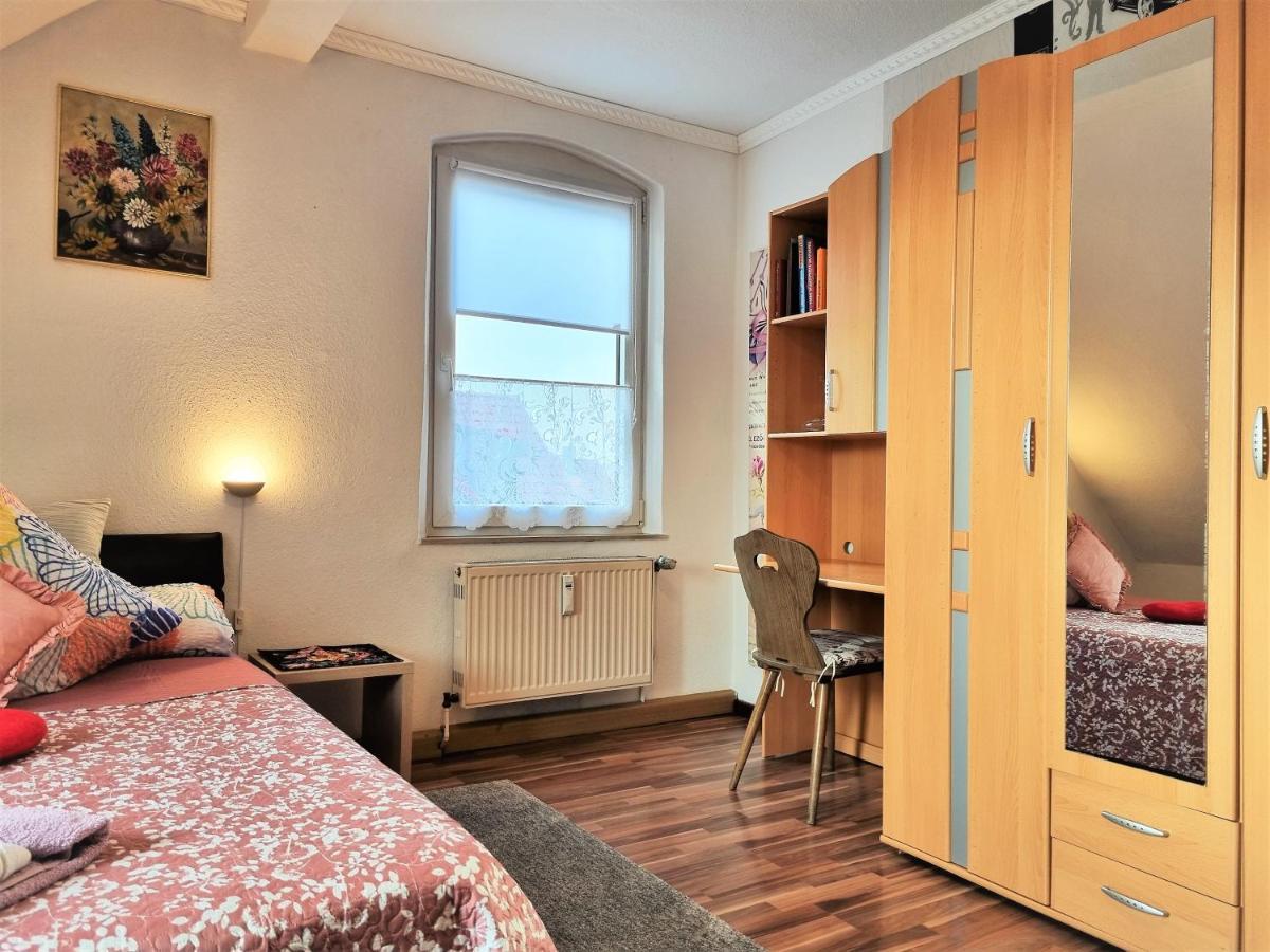 Apartment Bayreuth, Grosse Ferienwohnung Im Haus Mit Kunst, 3 Schlafzimmer, Kueche, Parkplatz Exterior photo