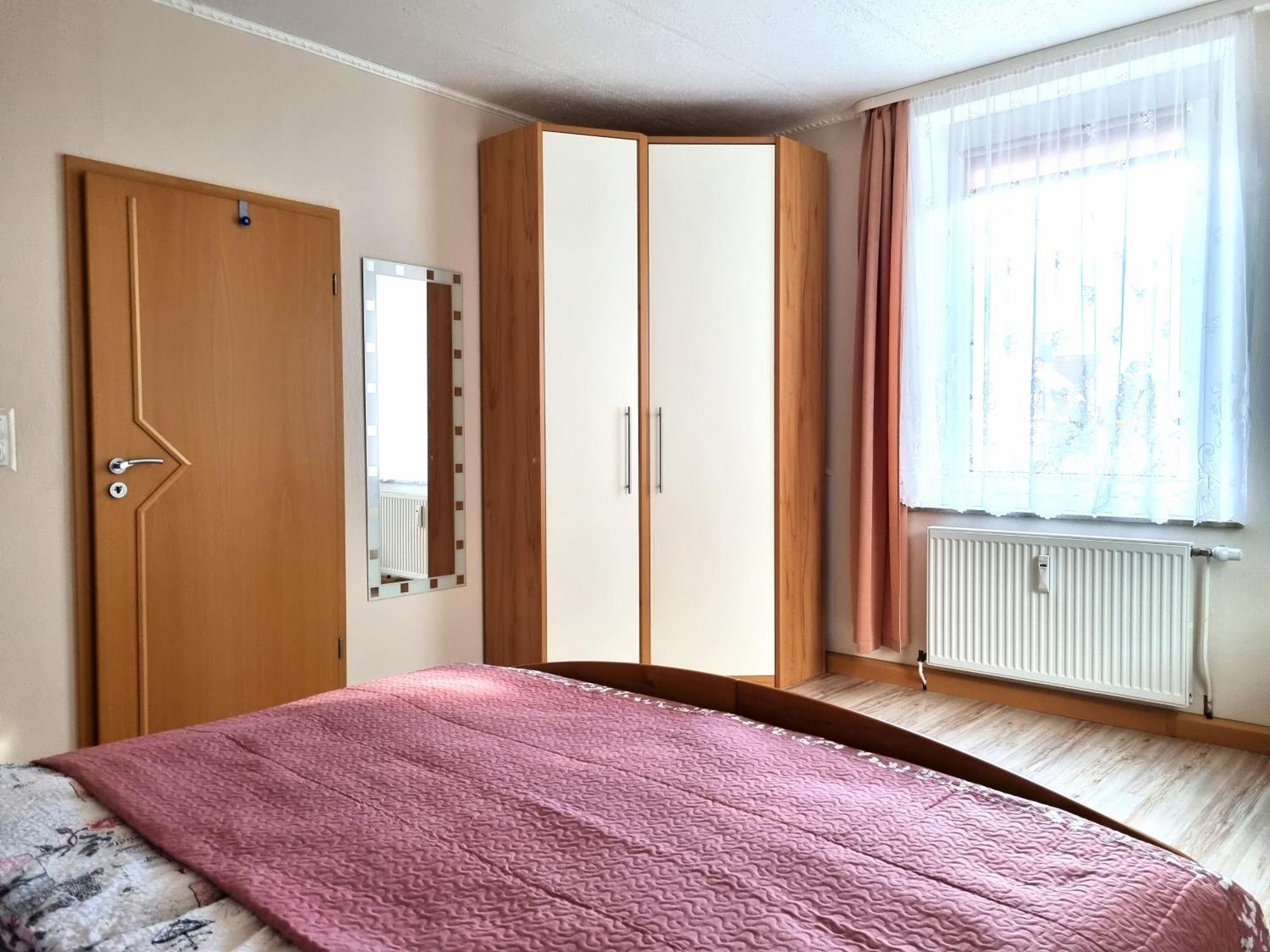 Apartment Bayreuth, Grosse Ferienwohnung Im Haus Mit Kunst, 3 Schlafzimmer, Kueche, Parkplatz Exterior photo