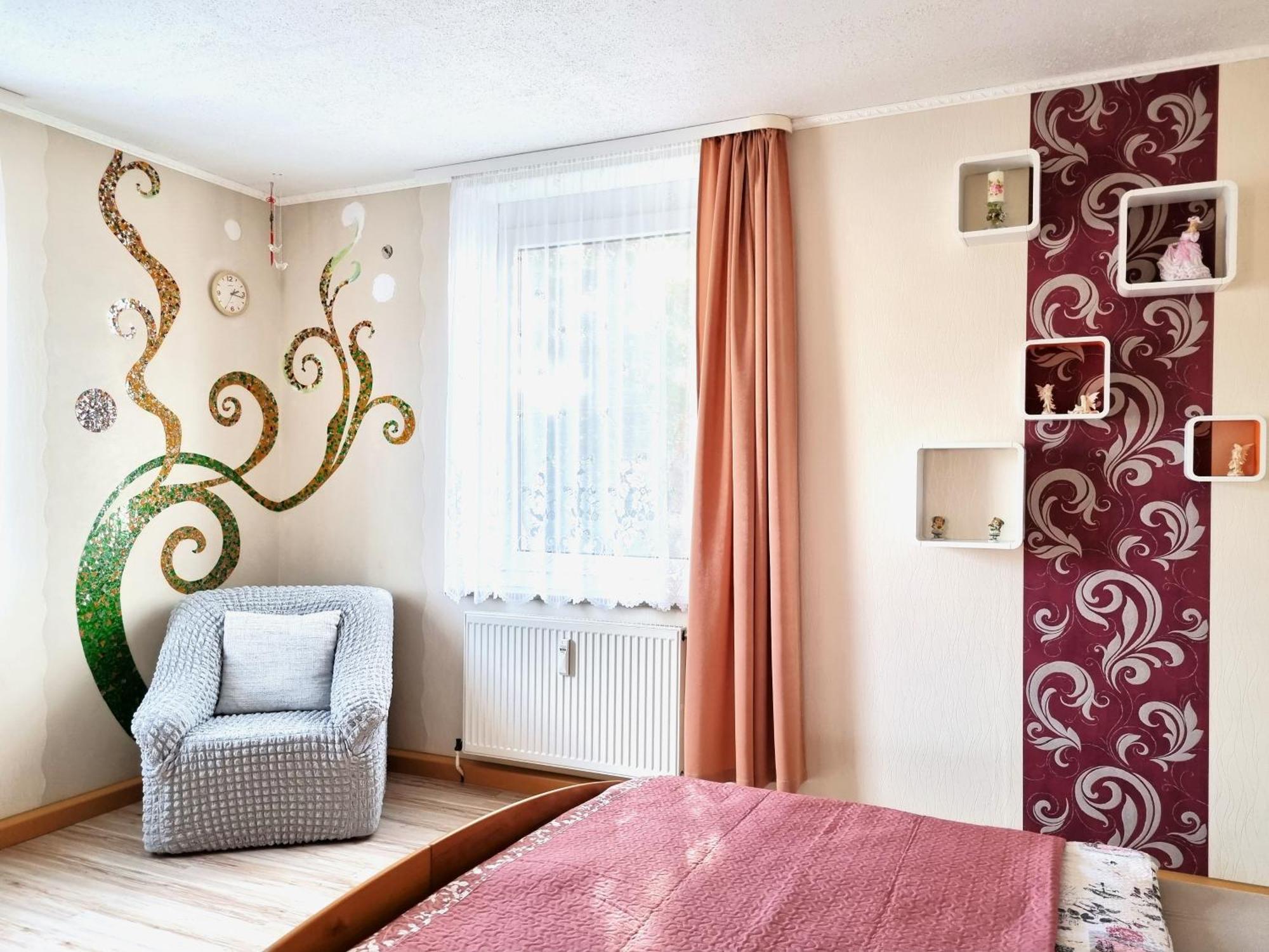 Apartment Bayreuth, Grosse Ferienwohnung Im Haus Mit Kunst, 3 Schlafzimmer, Kueche, Parkplatz Exterior photo